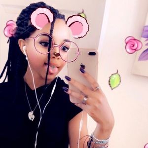 Meet your Posher, Luna